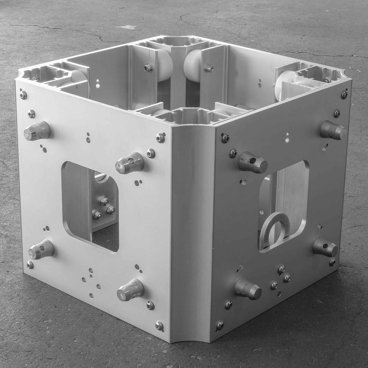 Show Solutions SCTGS-290SB, Conical Truss Tower System Sleeve Block